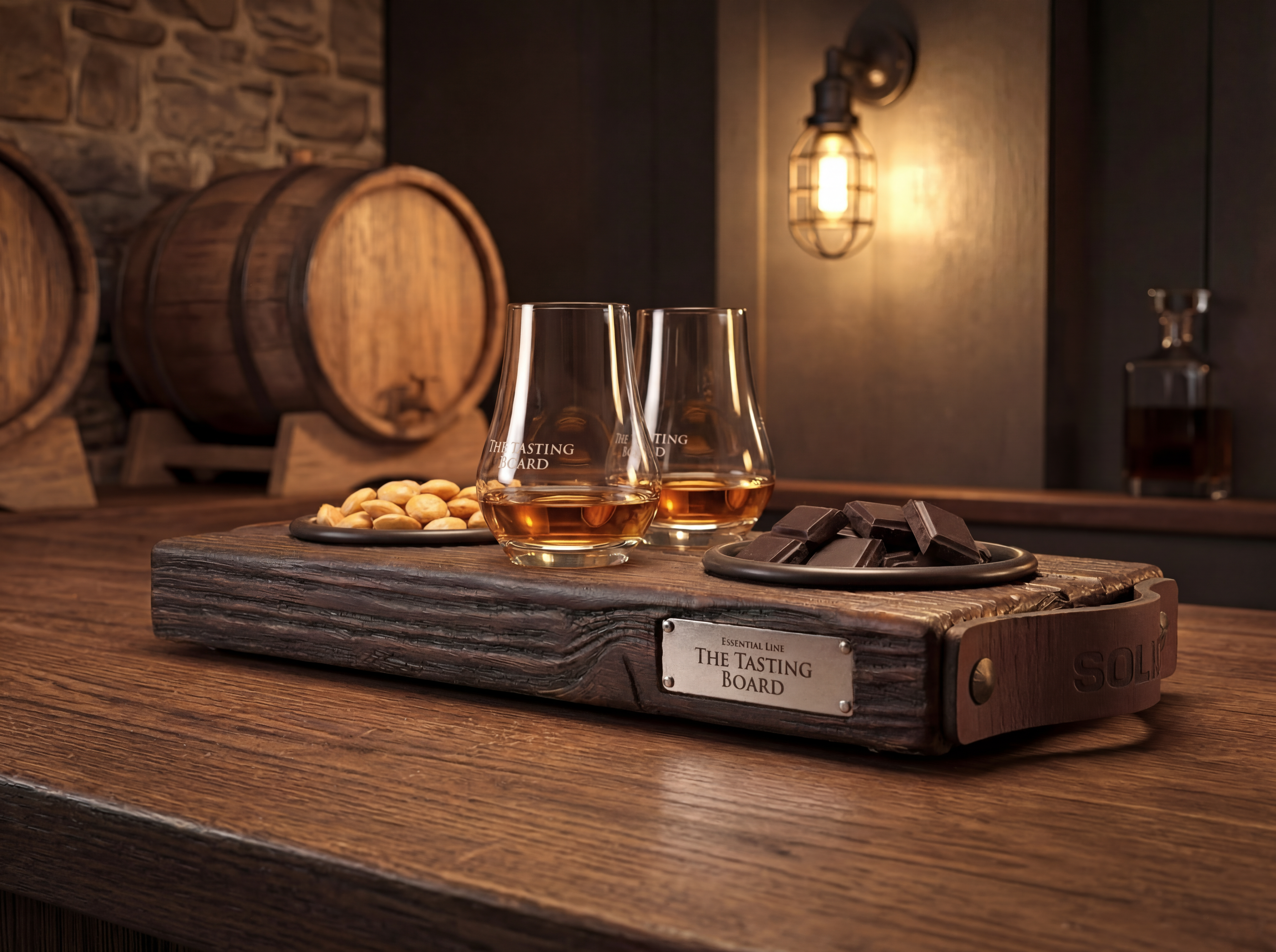 The Tasting Board met twee gevulde proefglazen, nootjes en chocolade in een warme proefruimte