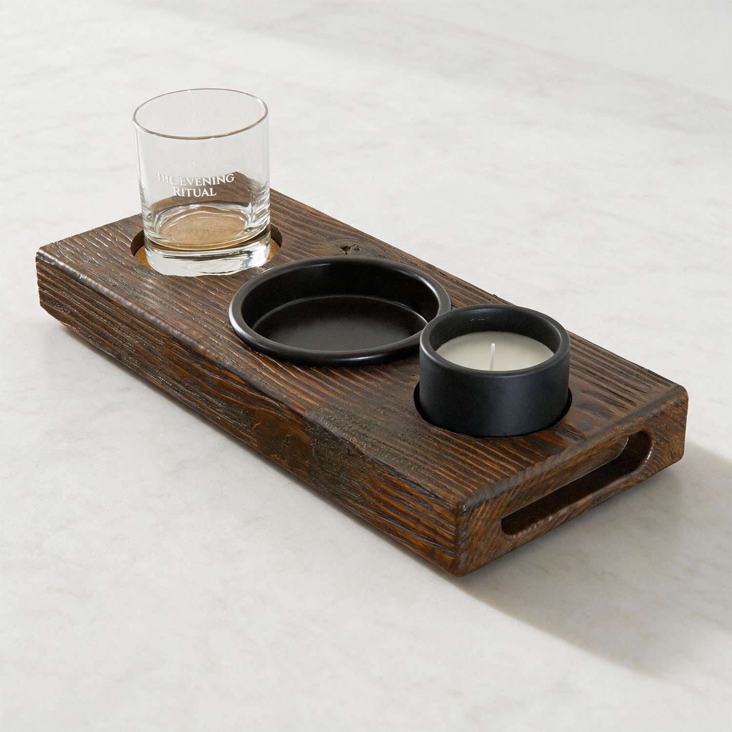 The Evening Ritual Pure borrelplank van massief hout met gegraveerde glazen
